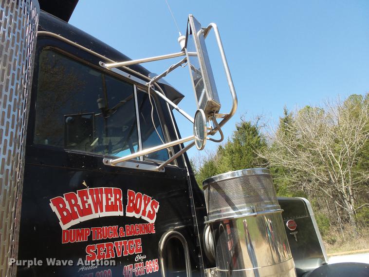 image for item DE3632 1993 Peterbilt 379 dump truck