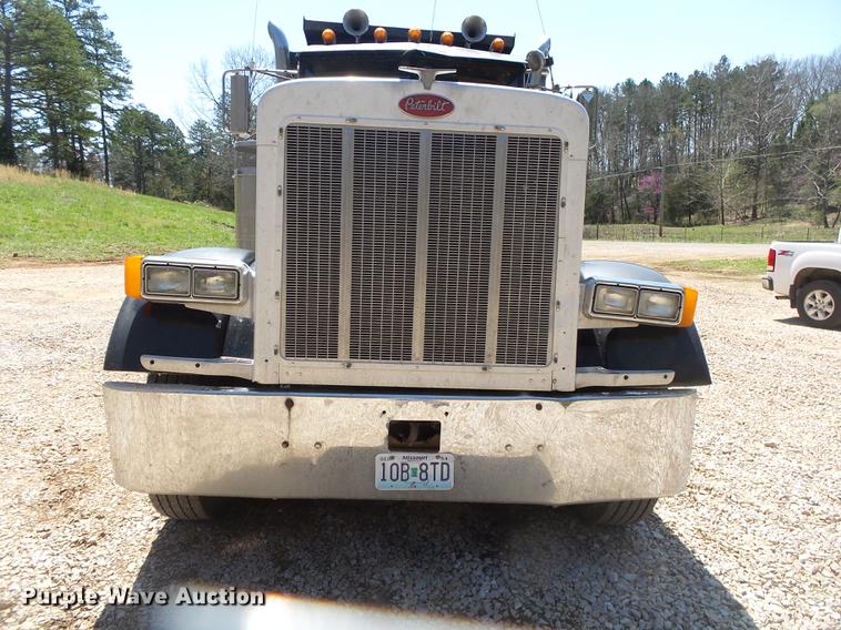 image for item DE3632 1993 Peterbilt 379 dump truck