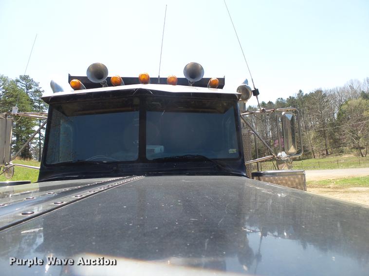 image for item DE3632 1993 Peterbilt 379 dump truck