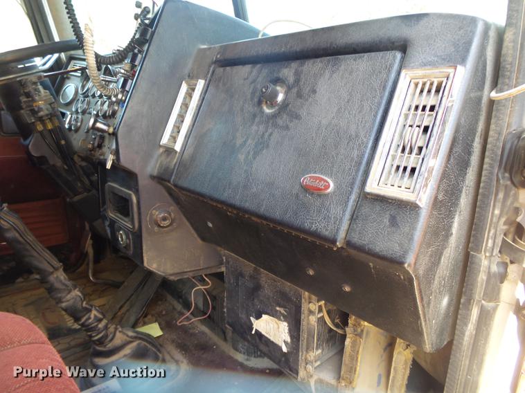 image for item DE3632 1993 Peterbilt 379 dump truck