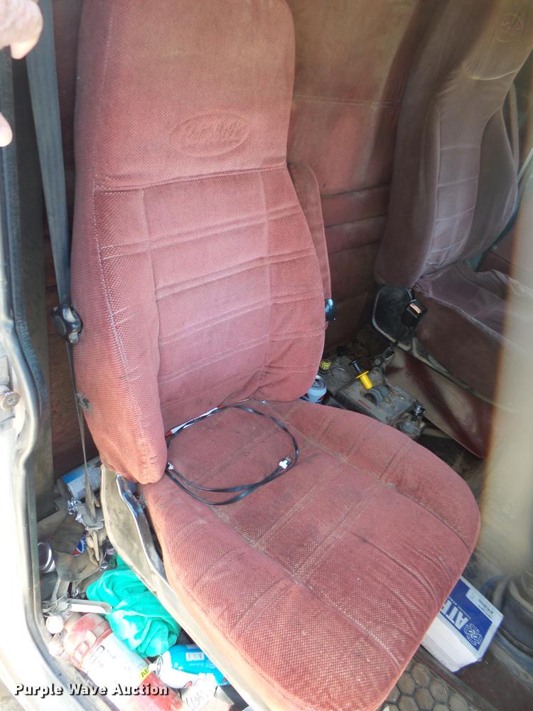 image for item DE3632 1993 Peterbilt 379 dump truck