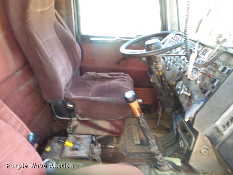 image for item DE3632 1993 Peterbilt 379 dump truck