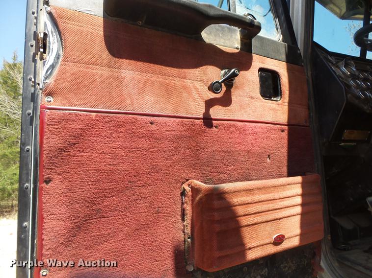 image for item DE3632 1993 Peterbilt 379 dump truck