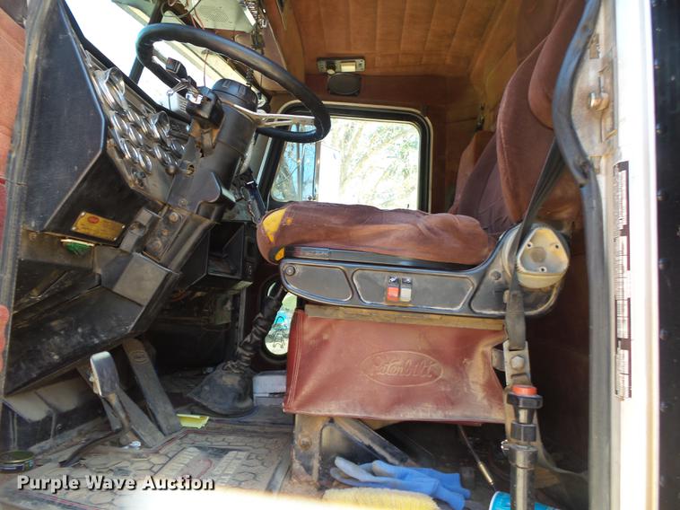 image for item DE3632 1993 Peterbilt 379 dump truck