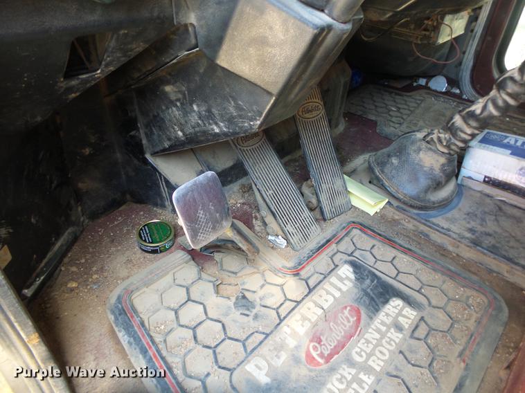 image for item DE3632 1993 Peterbilt 379 dump truck