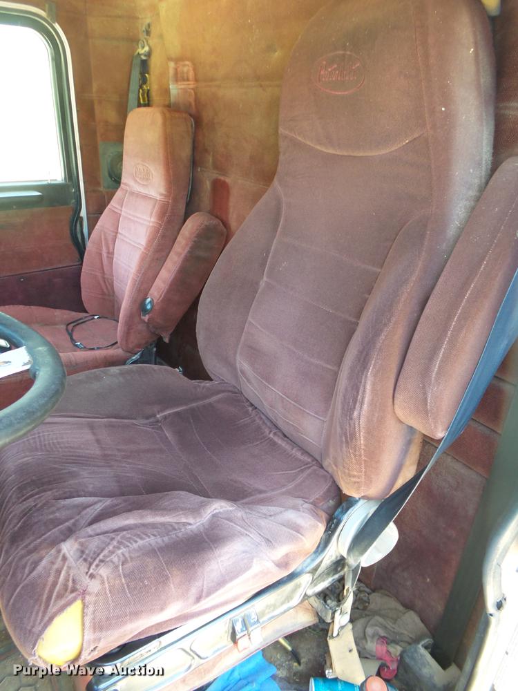 image for item DE3632 1993 Peterbilt 379 dump truck