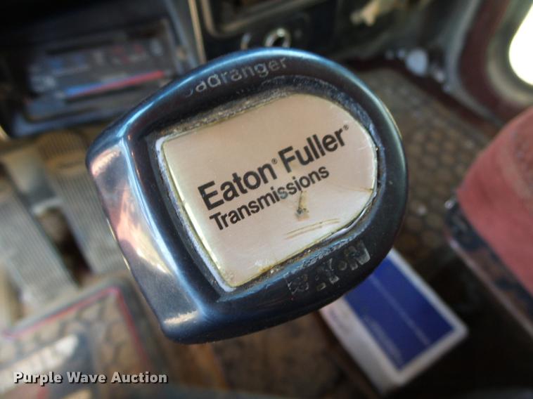 image for item DE3632 1993 Peterbilt 379 dump truck