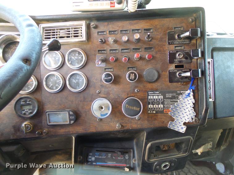 image for item DE3632 1993 Peterbilt 379 dump truck