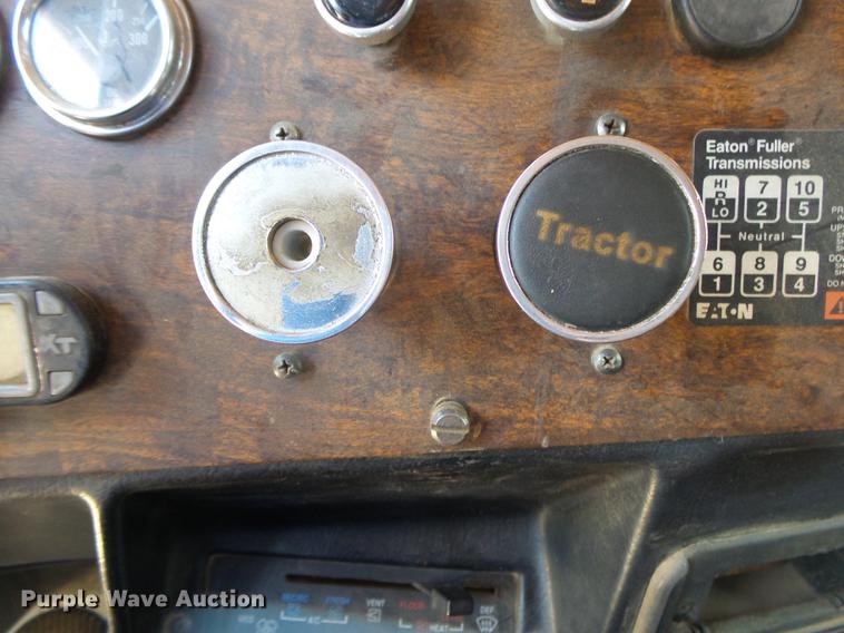 image for item DE3632 1993 Peterbilt 379 dump truck