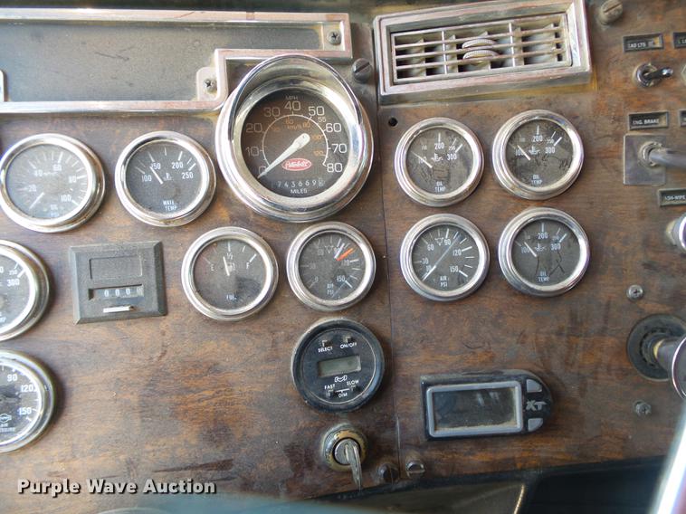 image for item DE3632 1993 Peterbilt 379 dump truck