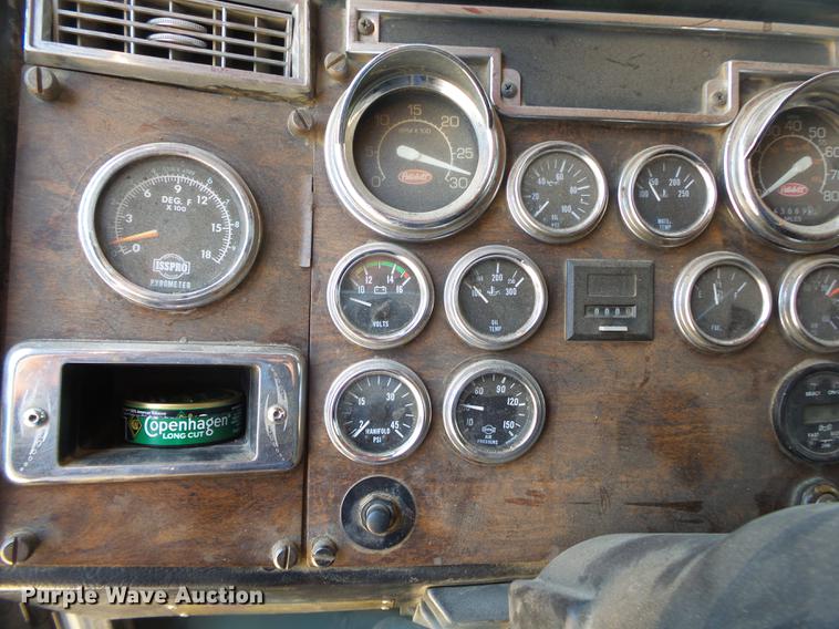 image for item DE3632 1993 Peterbilt 379 dump truck