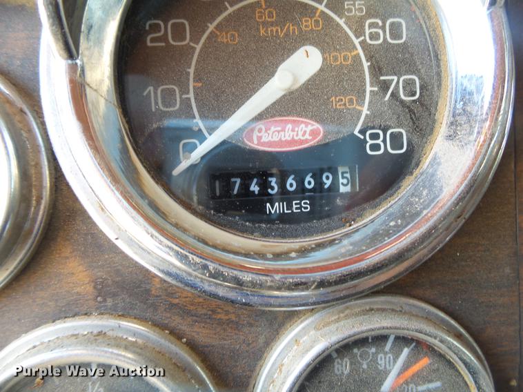 image for item DE3632 1993 Peterbilt 379 dump truck