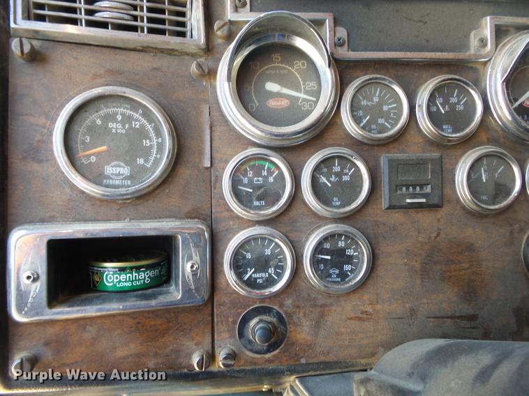 image for item DE3632 1993 Peterbilt 379 dump truck