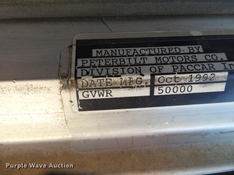 image for item DE3632 1993 Peterbilt 379 dump truck