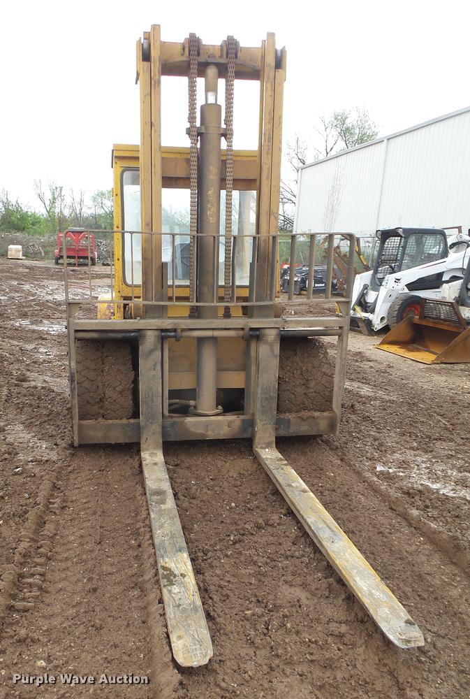 image for item DE3637 Hyster Challenger 150 forklift