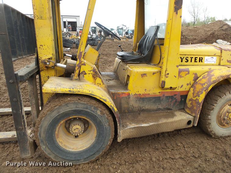 image for item DE3637 Hyster Challenger 150 forklift