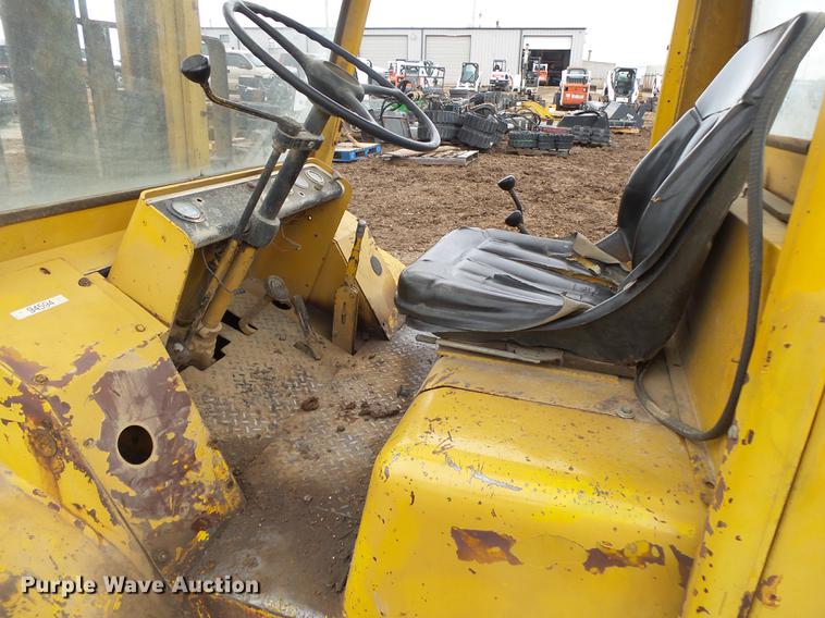 image for item DE3637 Hyster Challenger 150 forklift