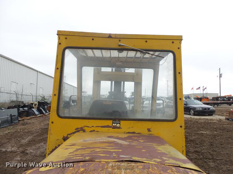 image for item DE3637 Hyster Challenger 150 forklift