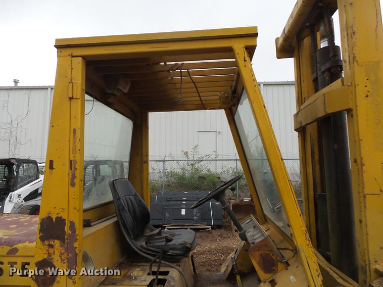 image for item DE3637 Hyster Challenger 150 forklift