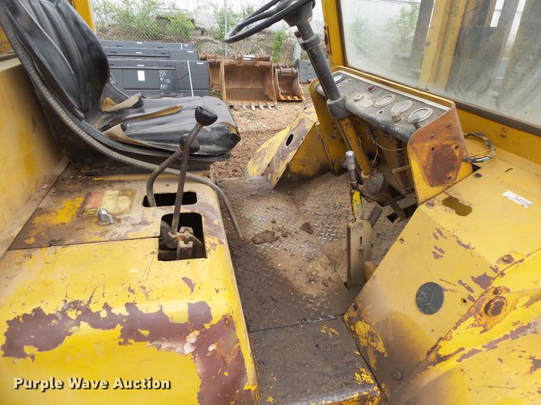 image for item DE3637 Hyster Challenger 150 forklift