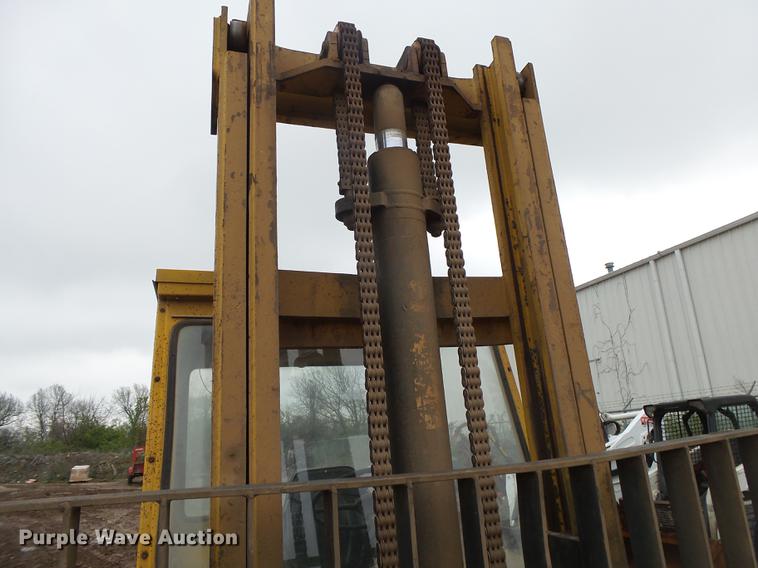 image for item DE3637 Hyster Challenger 150 forklift