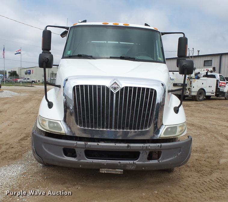image for item DE3638 2007 International TranStar 8600 rollback truck
