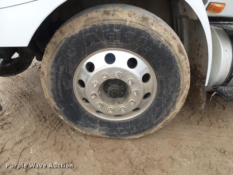 image for item DE3638 2007 International TranStar 8600 rollback truck