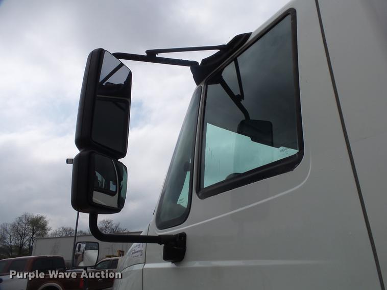 image for item DE3638 2007 International TranStar 8600 rollback truck