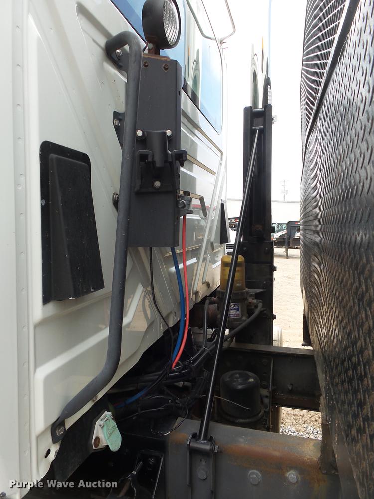 image for item DE3638 2007 International TranStar 8600 rollback truck