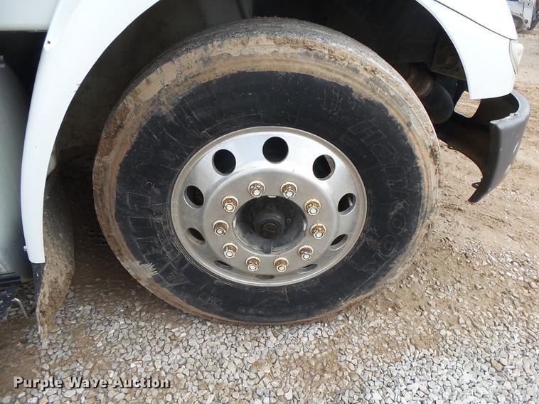 image for item DE3638 2007 International TranStar 8600 rollback truck