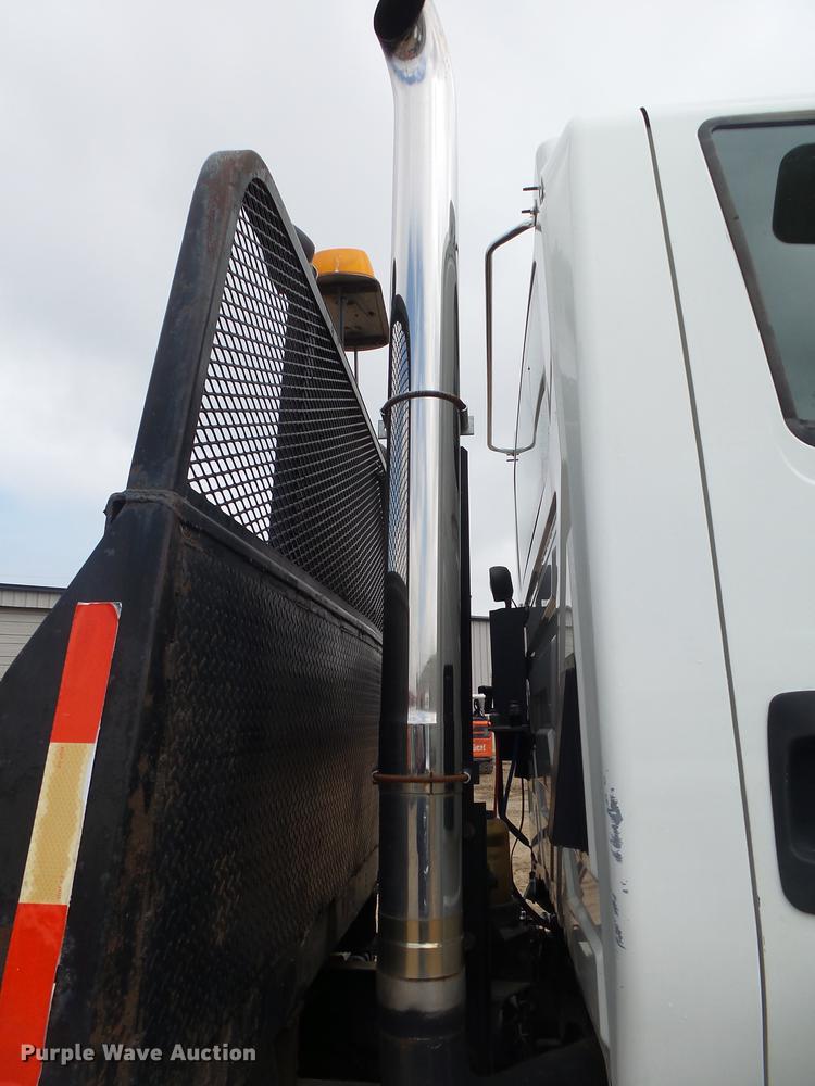 image for item DE3638 2007 International TranStar 8600 rollback truck