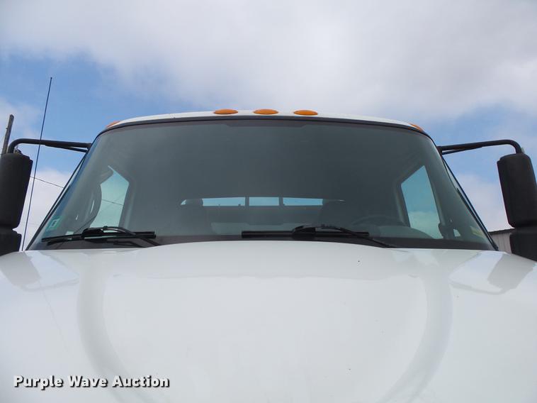 image for item DE3638 2007 International TranStar 8600 rollback truck