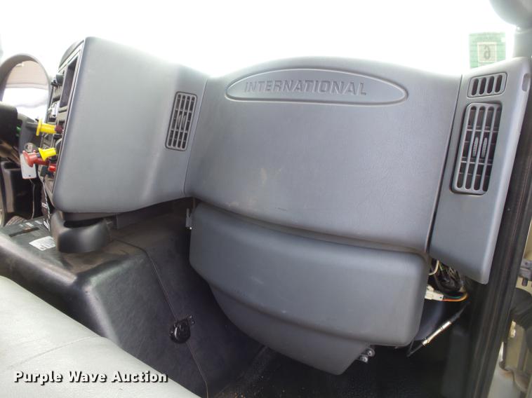 image for item DE3638 2007 International TranStar 8600 rollback truck