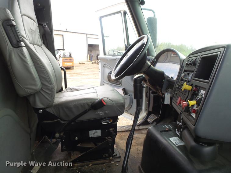 image for item DE3638 2007 International TranStar 8600 rollback truck