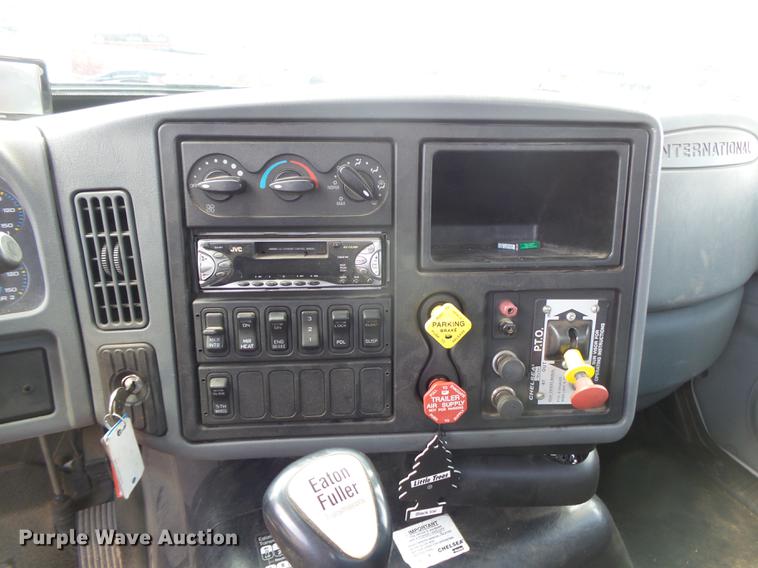 image for item DE3638 2007 International TranStar 8600 rollback truck