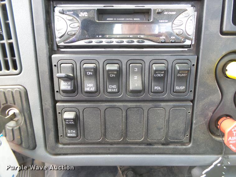 image for item DE3638 2007 International TranStar 8600 rollback truck