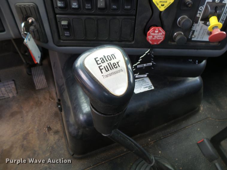 image for item DE3638 2007 International TranStar 8600 rollback truck