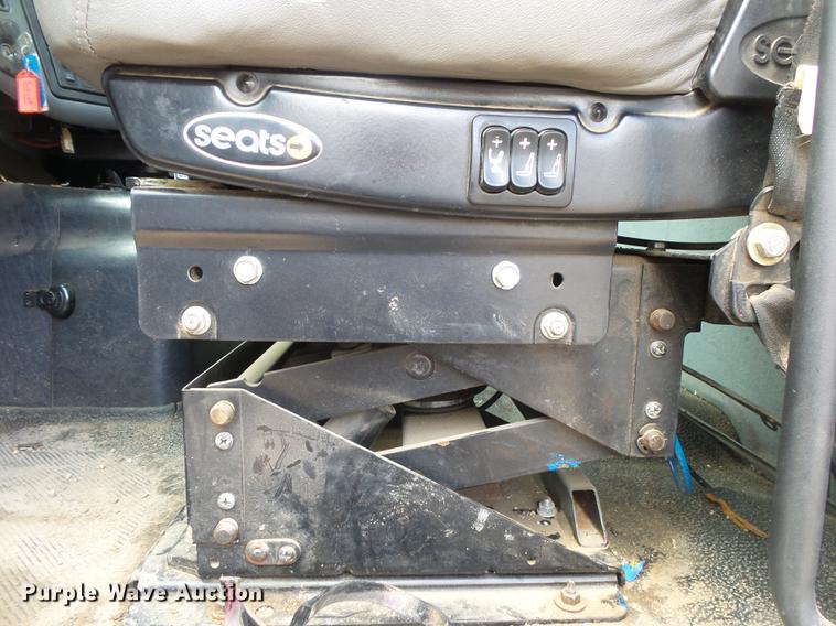 image for item DE3638 2007 International TranStar 8600 rollback truck