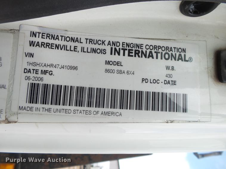image for item DE3638 2007 International TranStar 8600 rollback truck