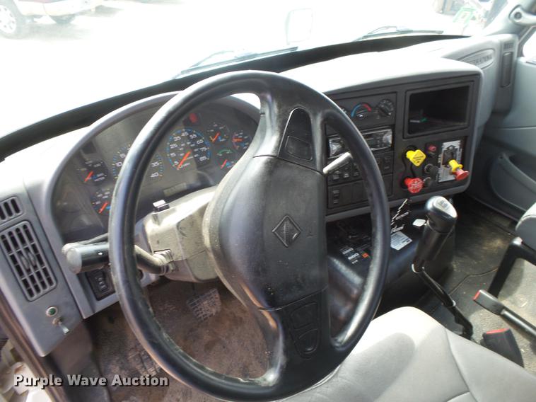 image for item DE3638 2007 International TranStar 8600 rollback truck