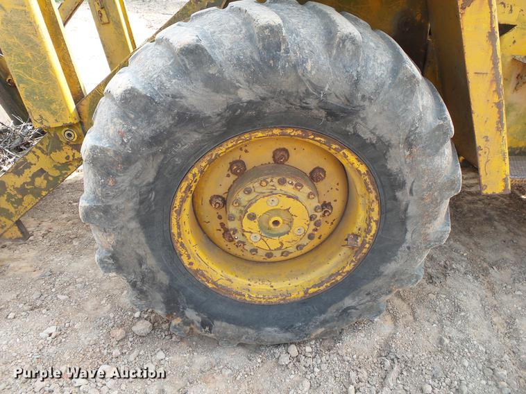 image for item DE3644 Owatonna 880 wheel loader