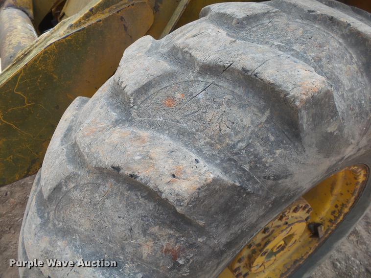 image for item DE3644 Owatonna 880 wheel loader