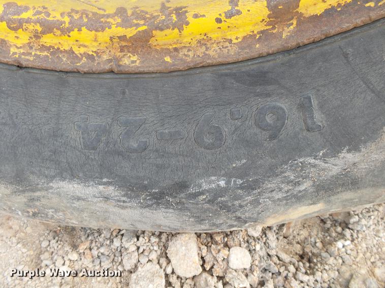 image for item DE3644 Owatonna 880 wheel loader