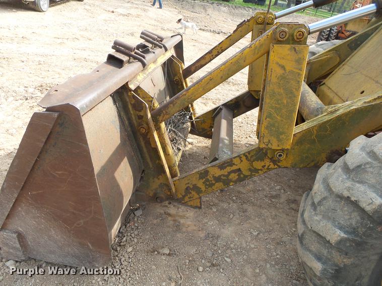 image for item DE3644 Owatonna 880 wheel loader