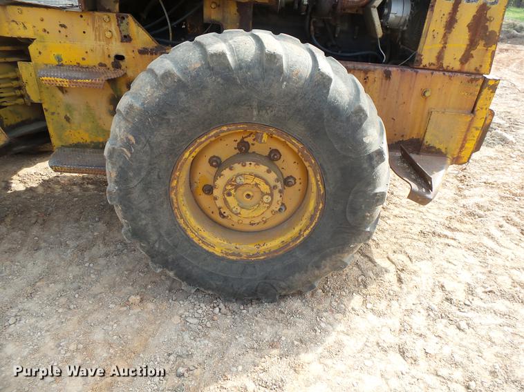 image for item DE3644 Owatonna 880 wheel loader