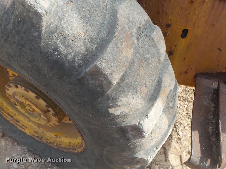image for item DE3644 Owatonna 880 wheel loader
