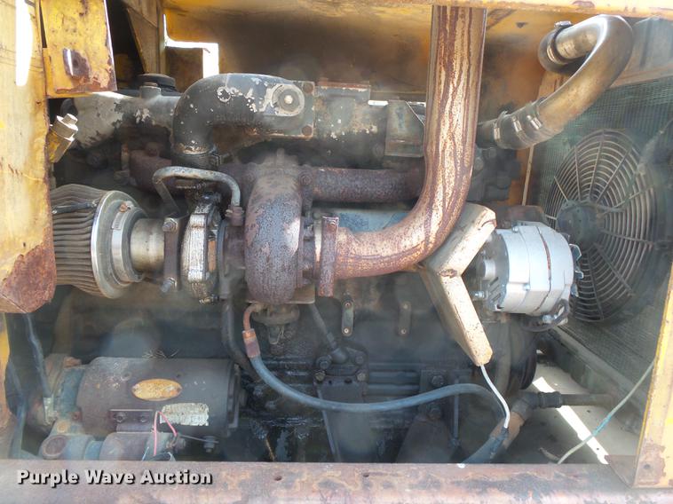 image for item DE3644 Owatonna 880 wheel loader