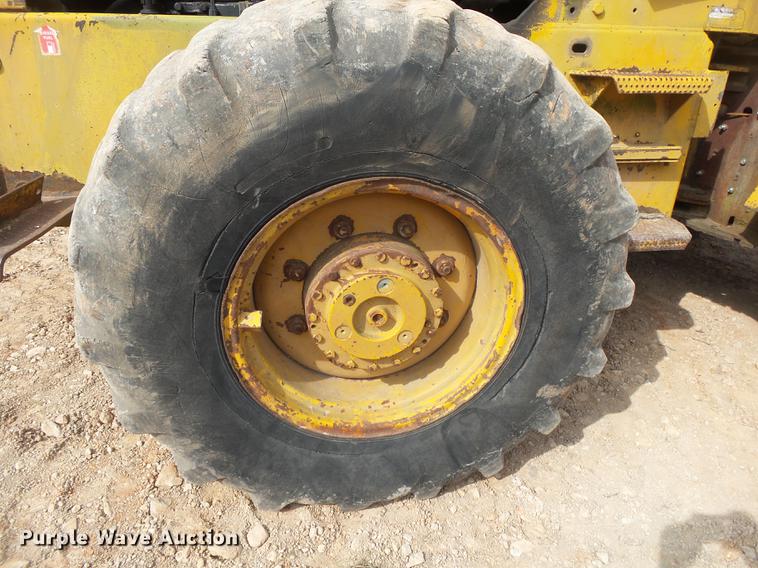 image for item DE3644 Owatonna 880 wheel loader