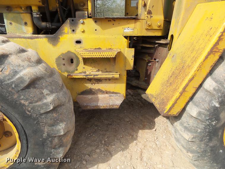 image for item DE3644 Owatonna 880 wheel loader
