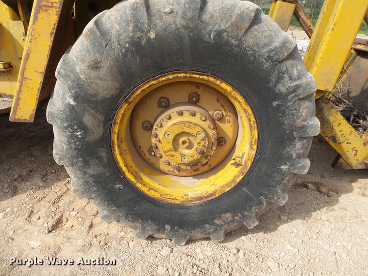 image for item DE3644 Owatonna 880 wheel loader